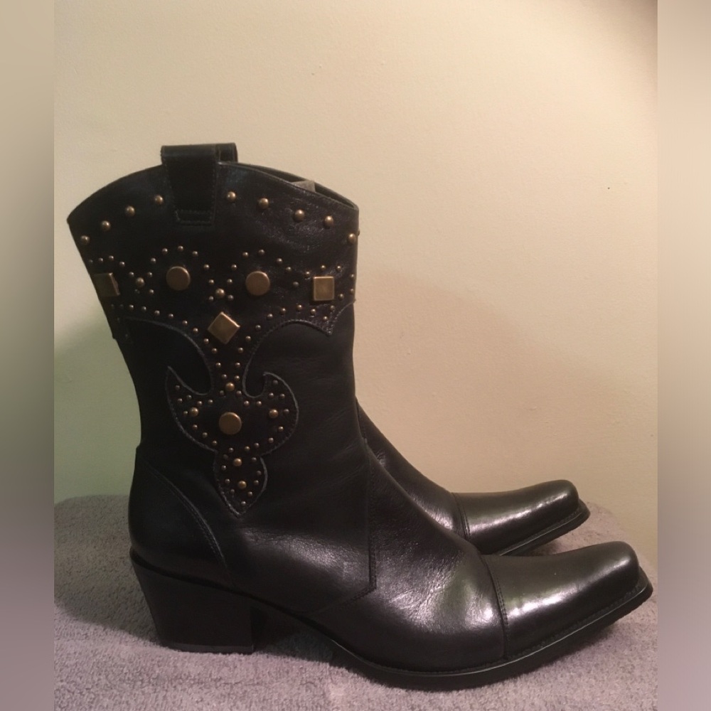 Low cut black cowboy boots